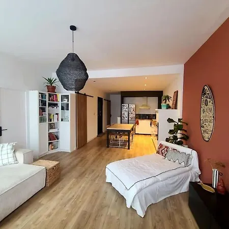 T4 Renove, Clim, Internet & Netflix, Confort Apartment *